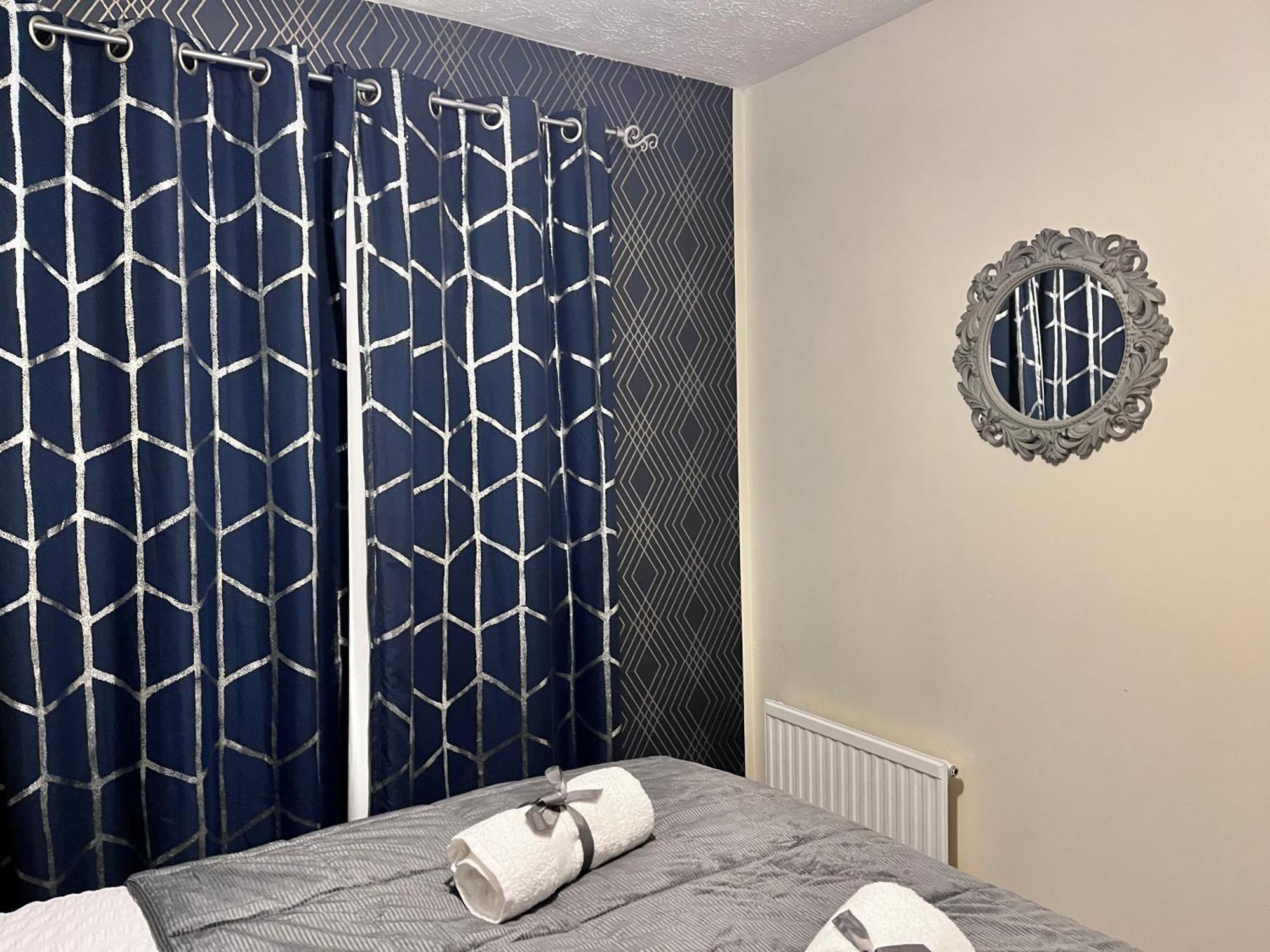 Lush House Close To Ashford Town Centre With Driveway Exterior foto