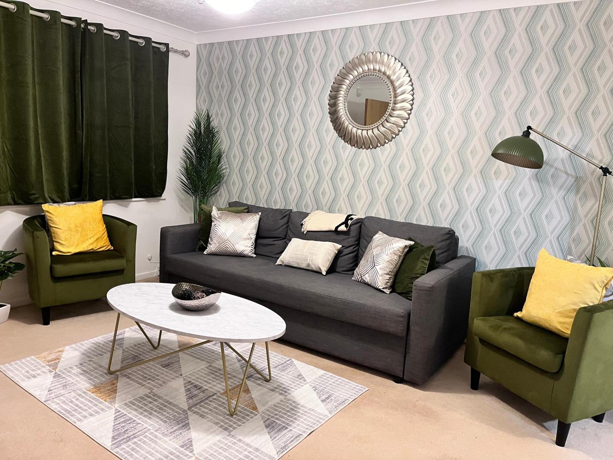 Lush House Close To Ashford Town Centre With Driveway Exterior foto