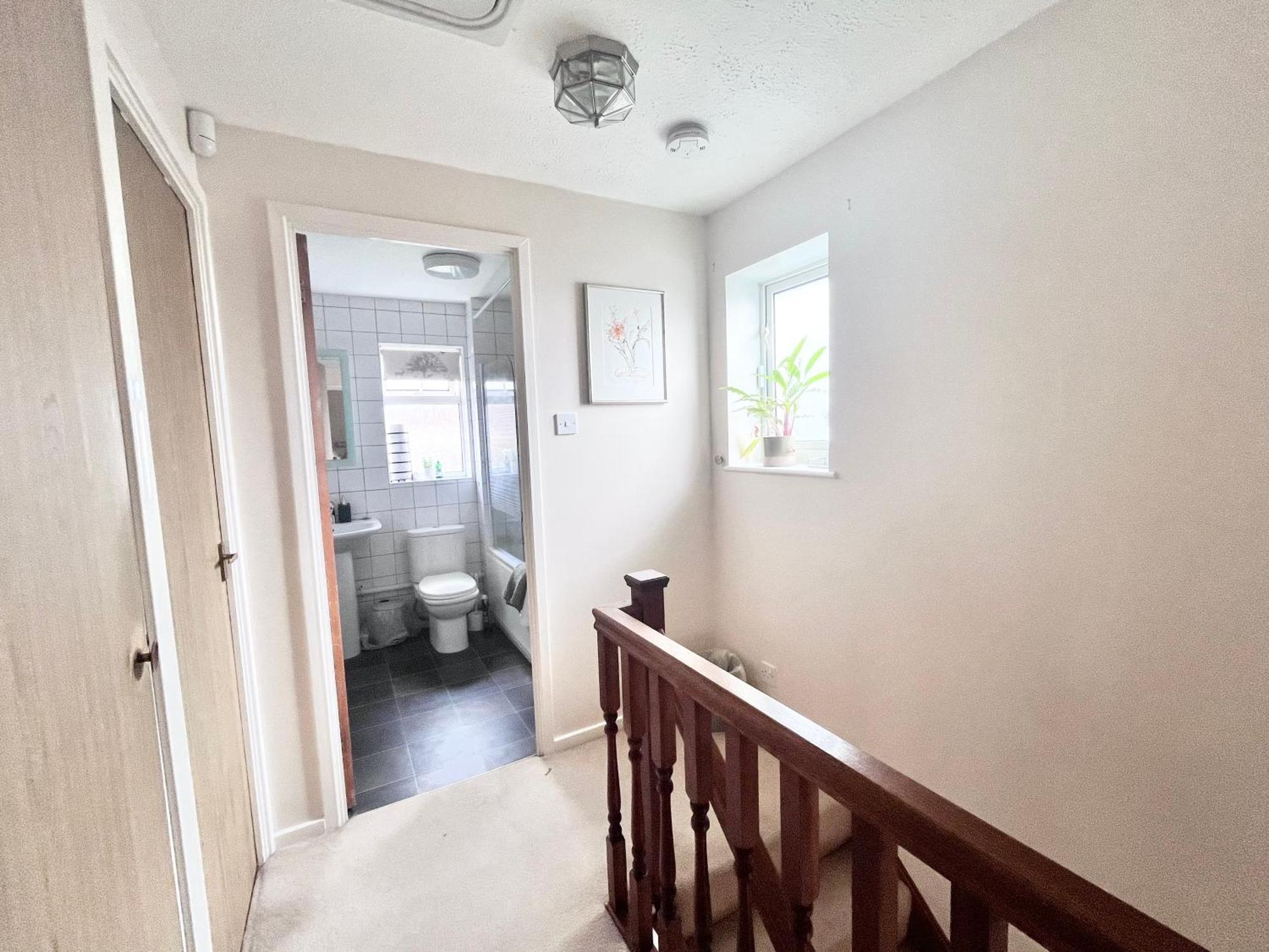 Lush House Close To Ashford Town Centre With Driveway Exterior foto